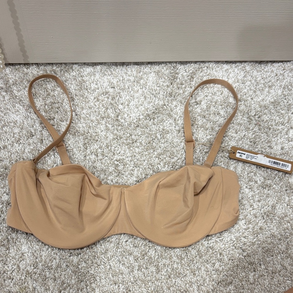 SKIMS Nude Strapless Bra